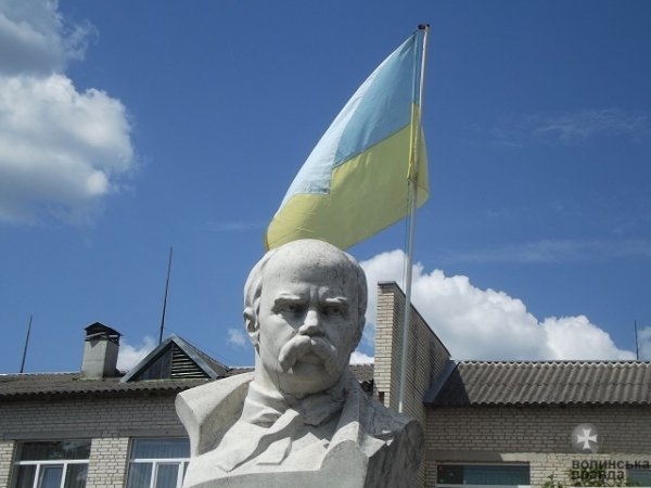 Сільській школі на Волині подарували автобус. ФОТО